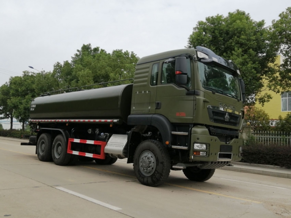 重汽豪沃400馬力-六驅(qū)綠化噴灑車(chē)