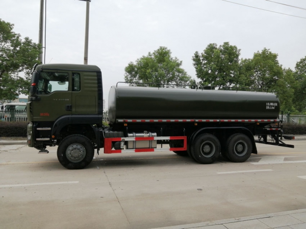 重汽豪沃400馬力-六驅(qū)綠化噴灑車(chē)