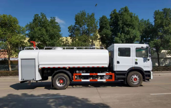 東風(fēng)D9雙排灑水車