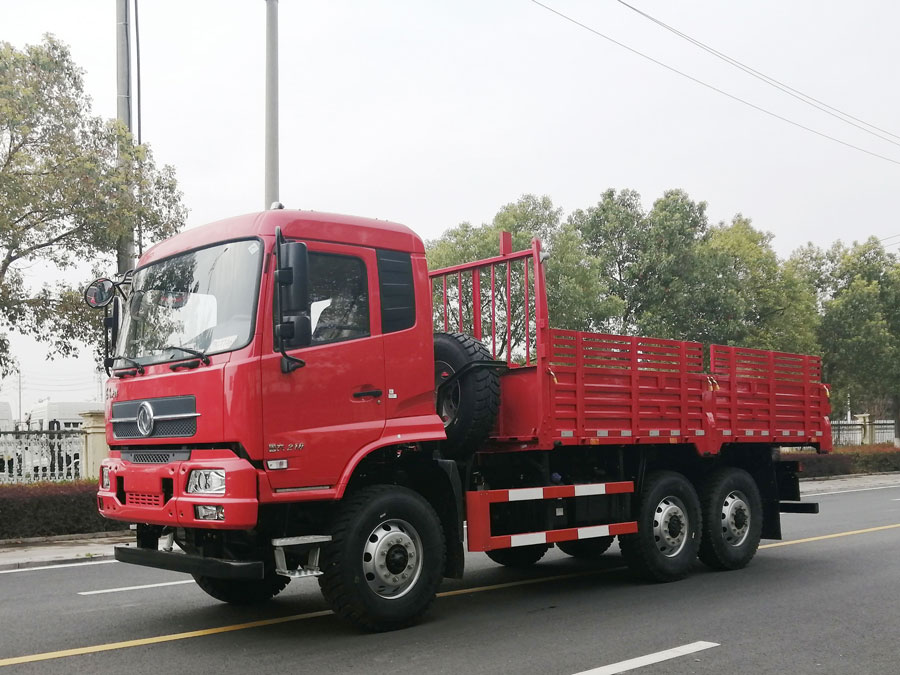 六驅210馬力越野載貨車